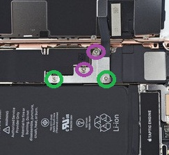 откручиваем винты на Iphone 8 откручиваем винты на Iphone 8